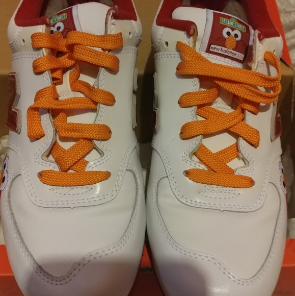 *SOLD* Elmo New Balance Shoes size 7Y - Picture 4 of 8